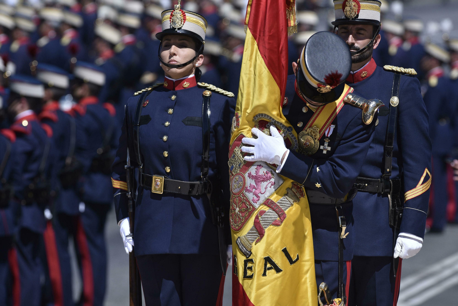 Las imágenes del desfile del Día de las Fuerzas Armadas en Sevilla