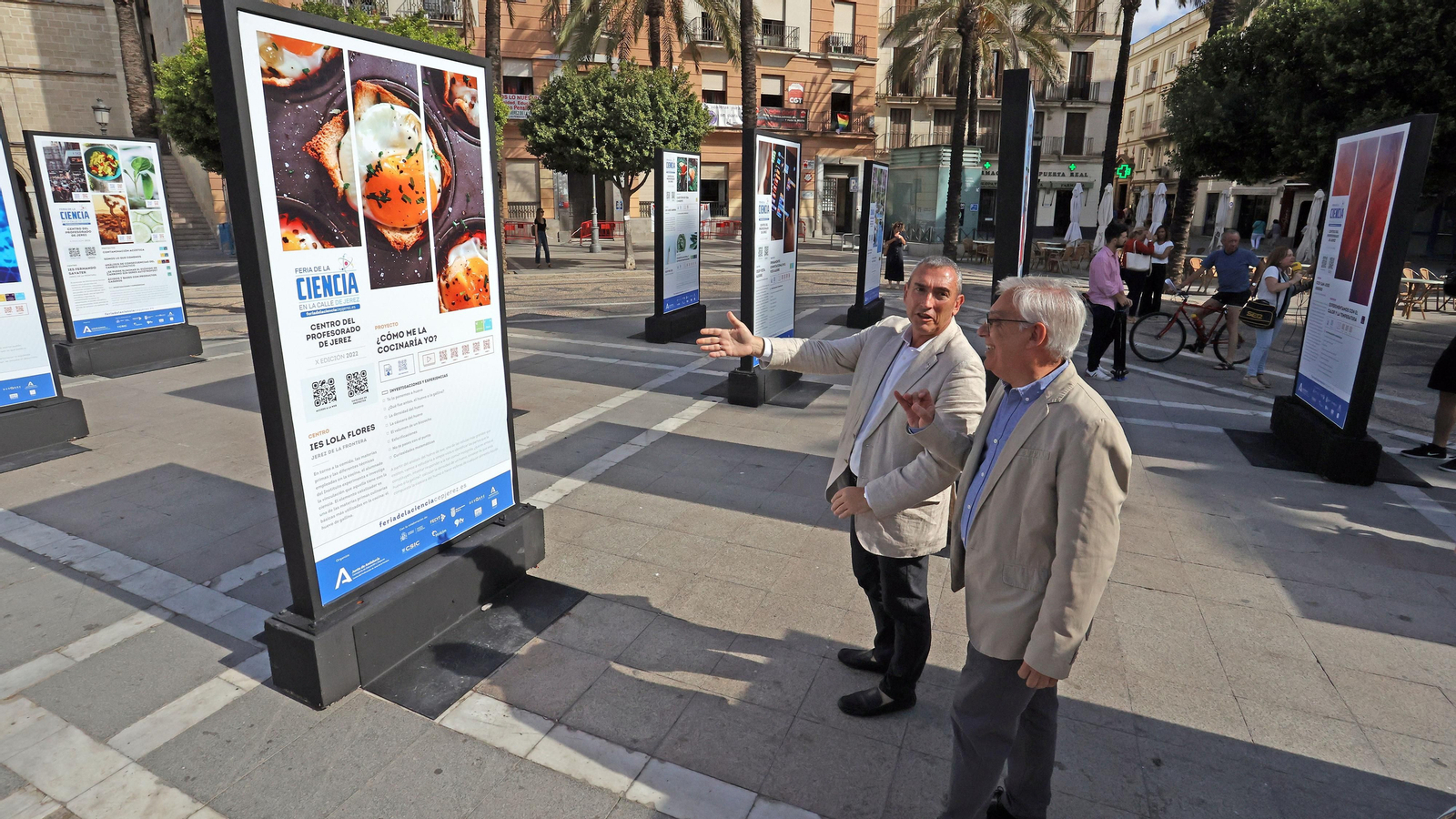 Imágenes de la exposición de la X Feria de la Ciencia en la Calle en Jerez