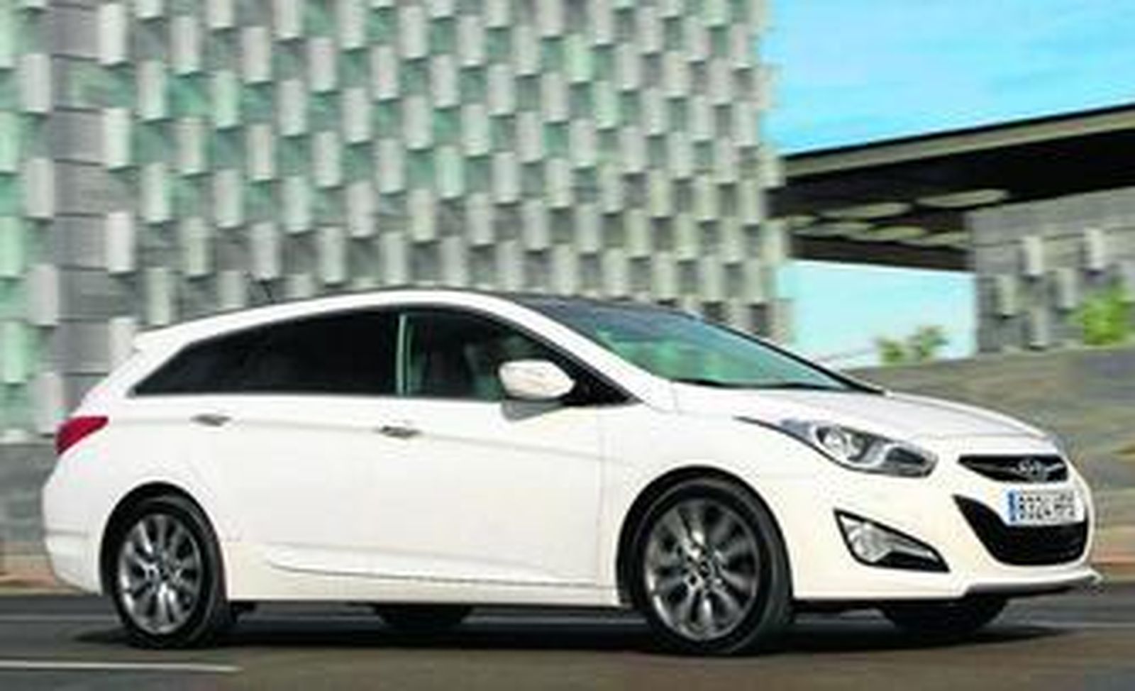 Hyundai quiere transformar la forma en que se ha contemplado la marca en Europa mediante el lanzamiento del dinámico i40.