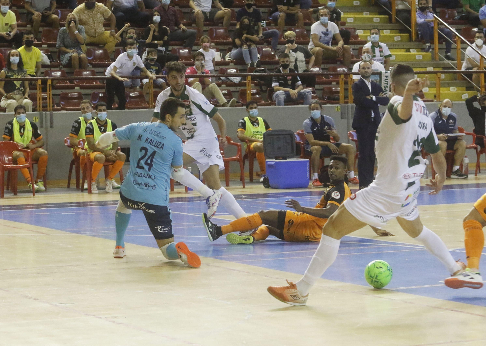 Las fotos del estreno liguero del Córdoba Futsal ante el Burela