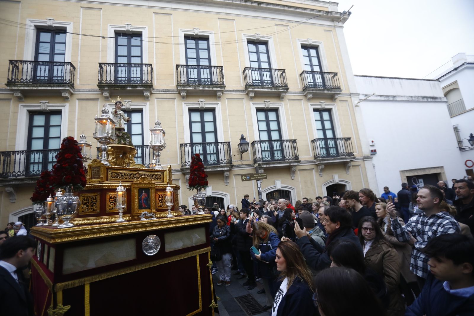 La procesión del Niño Jesús de la Compañía de Córdoba, en imágenes