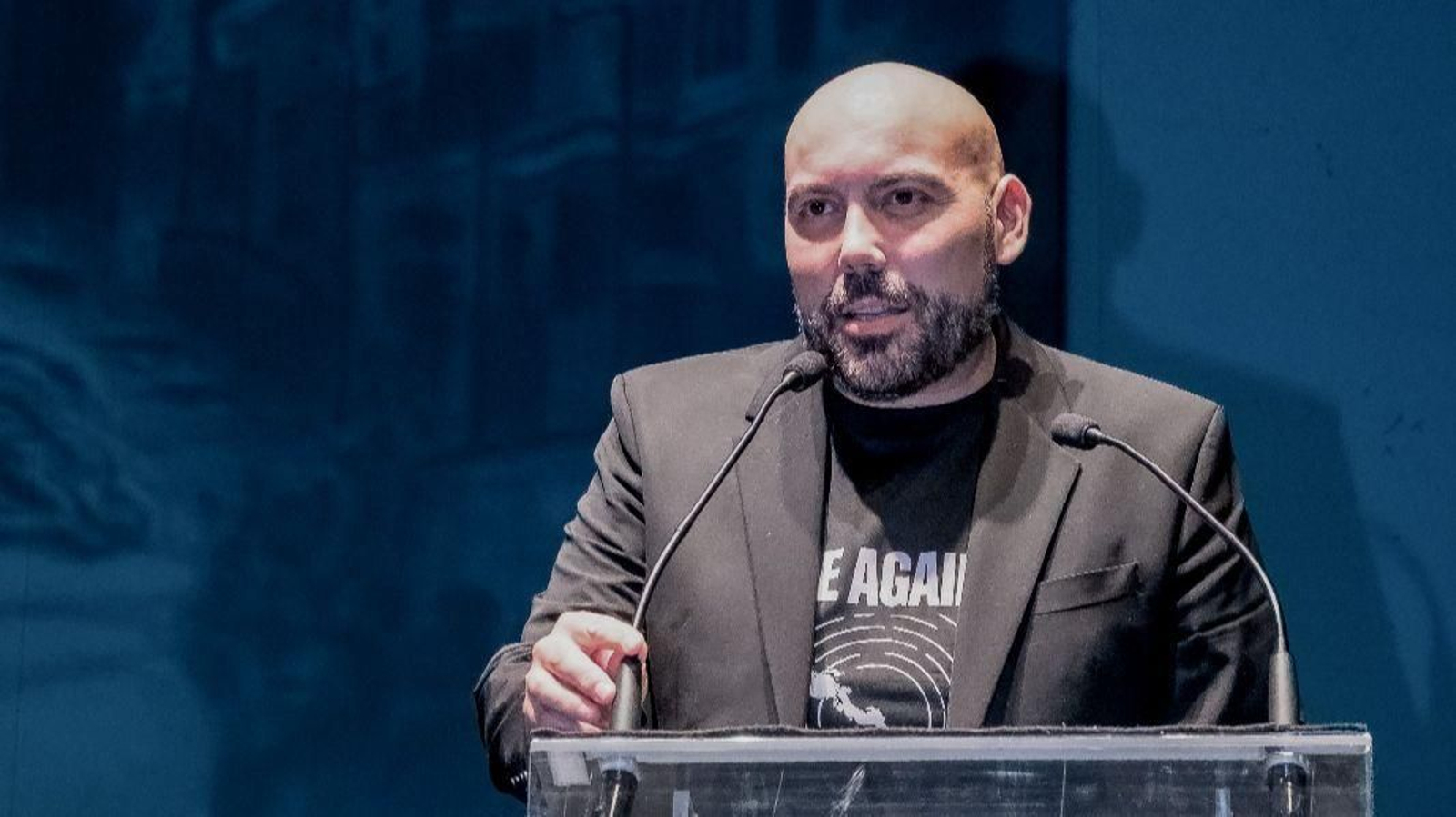 El cineasta cordobés José A. Campos tras recibir su galardón.