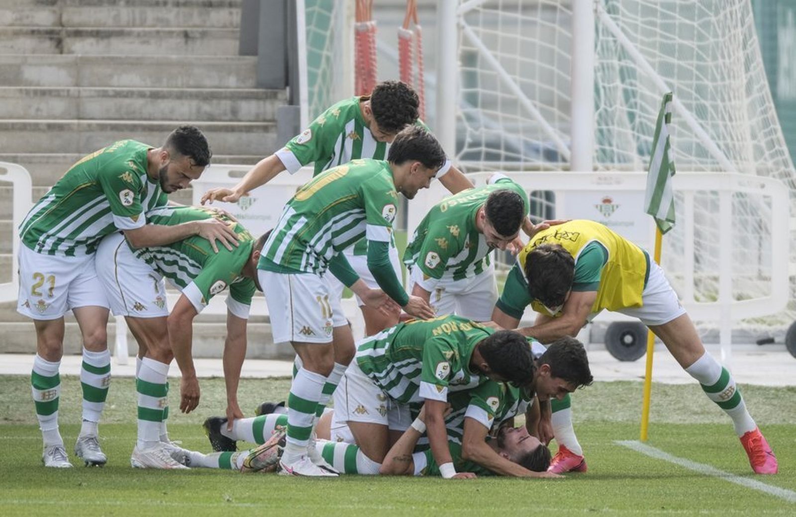 El Betis Deportivo celebra un gol en esta fase de ascenso.