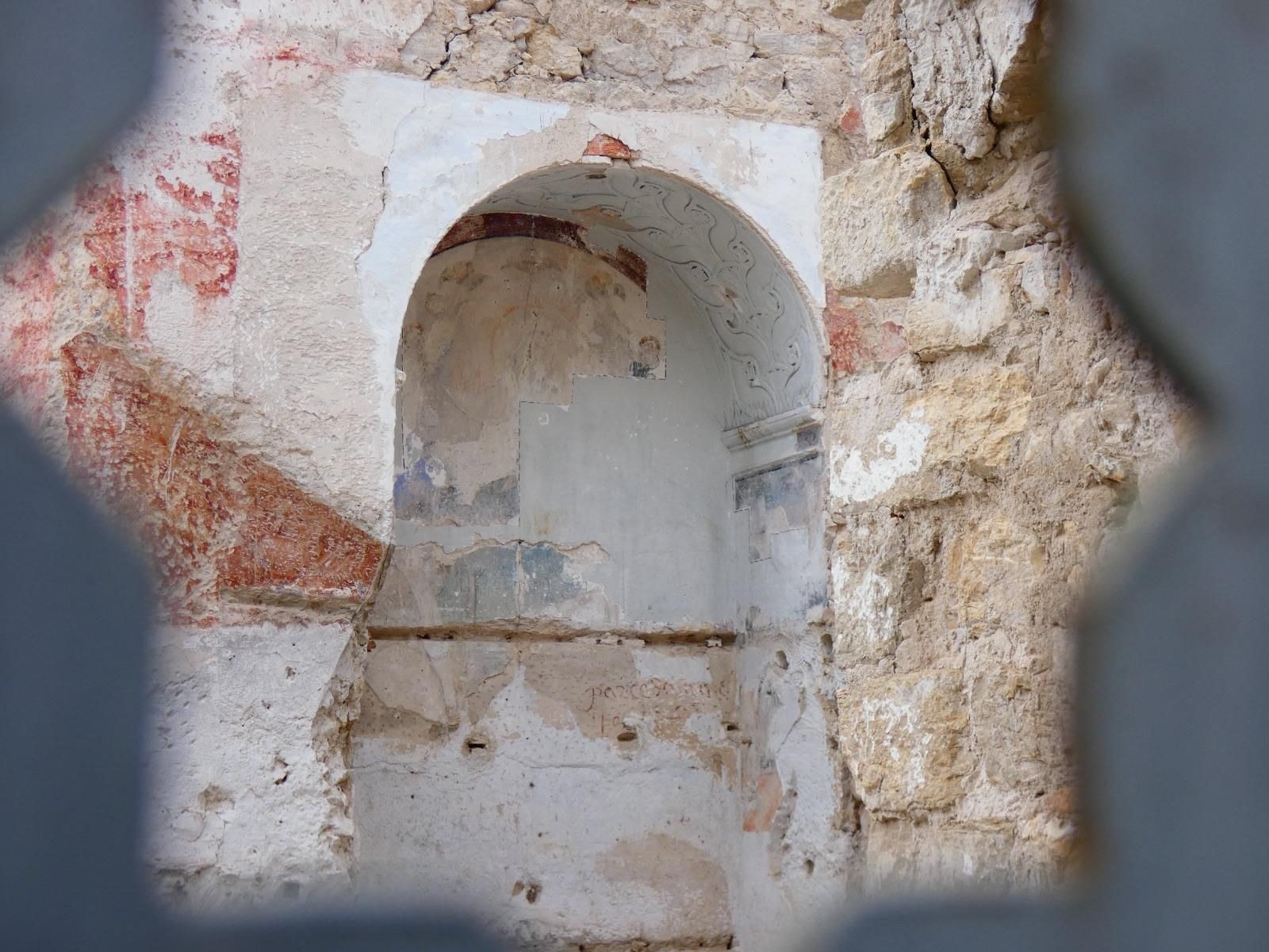 Así se encuentran los restos de la antigua iglesia de San Miguel en Jaén, en imágenes