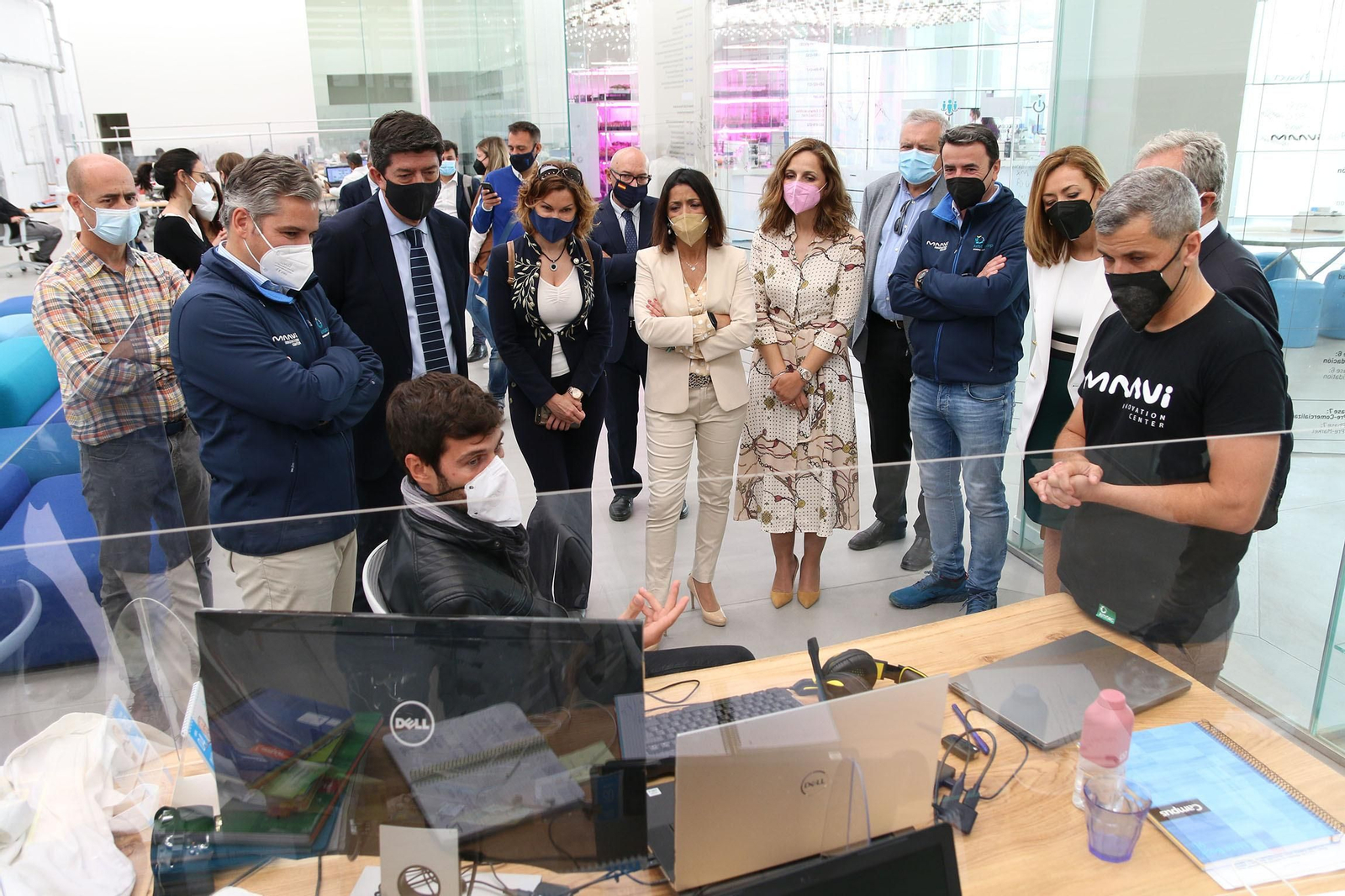 Fotogalería de la visita de Juan Marín a Kimitec, al PITA y a Unica Group