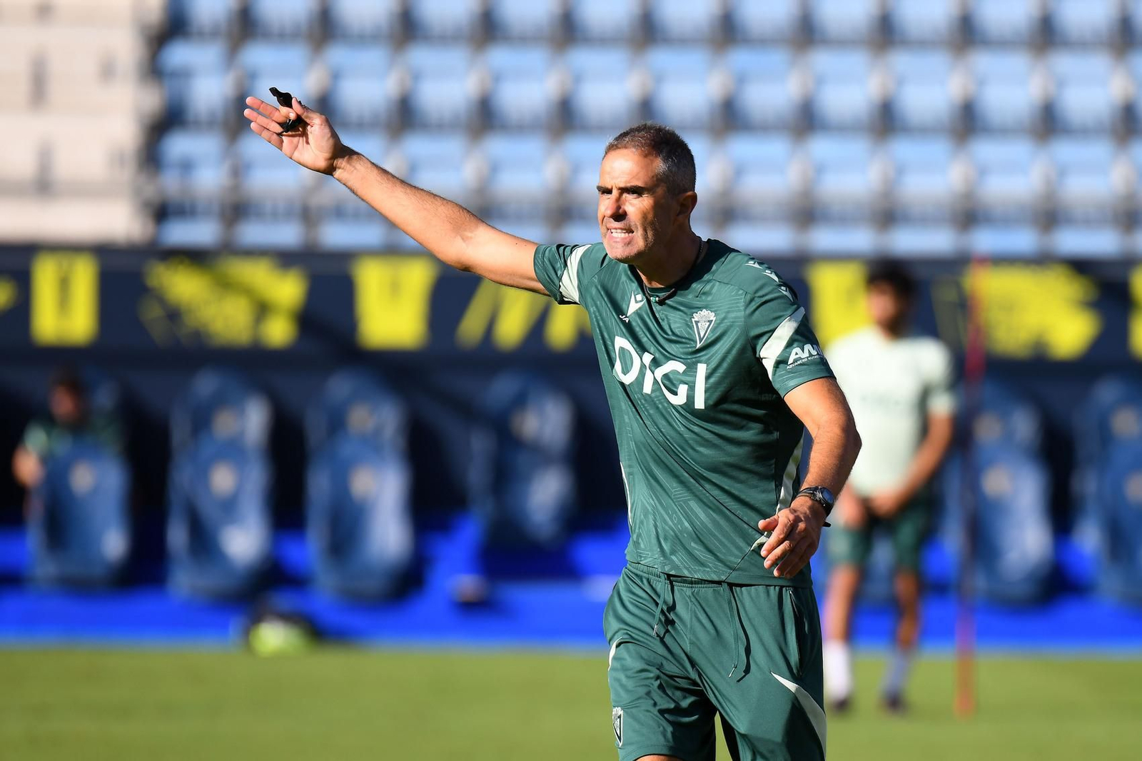 Indicación de Gaizka Garitano a sus pupilos en un entrenamiento de esta semana.