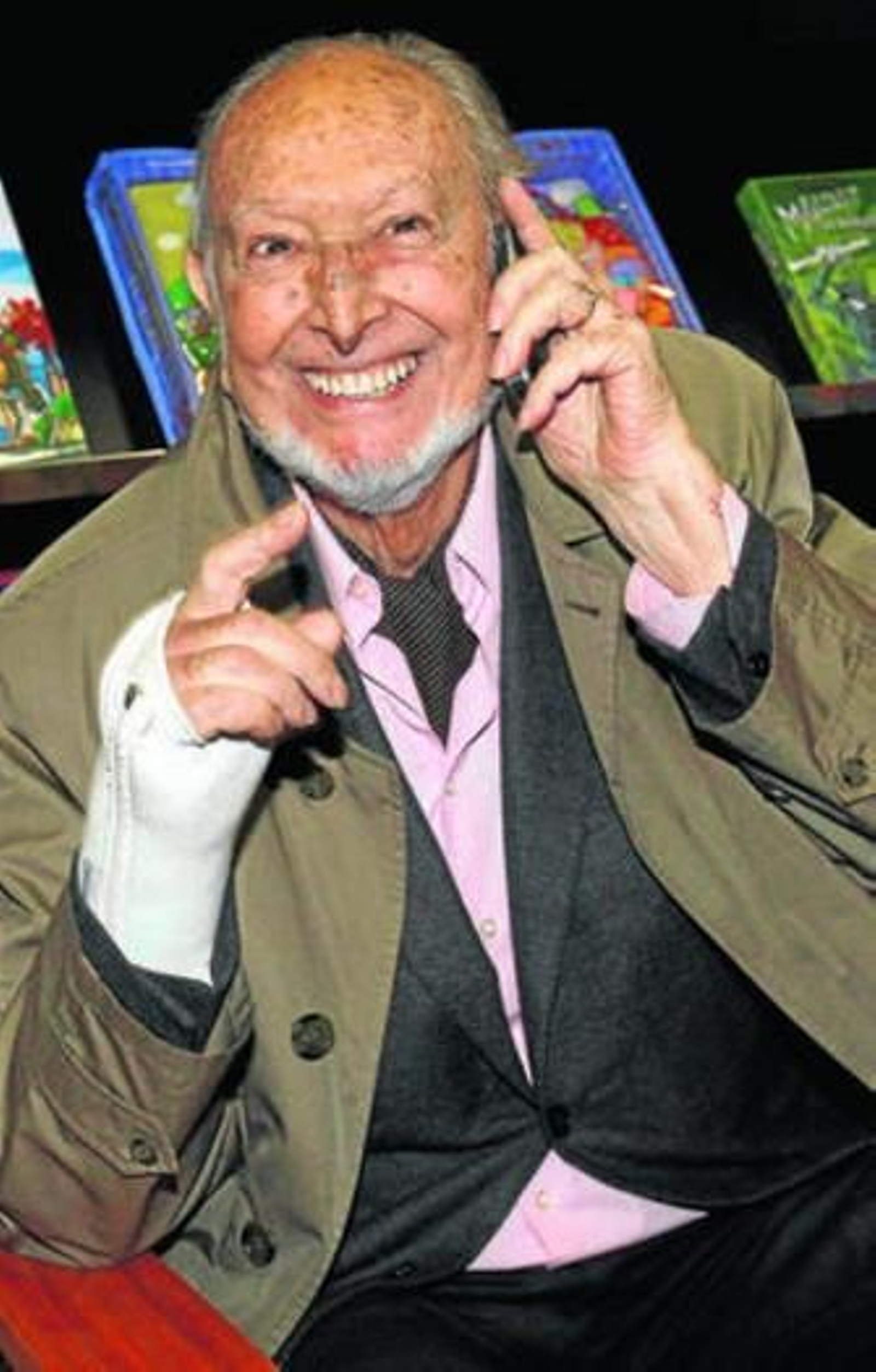 José María Castellet, ayer, tras conocer la noticia del premio.