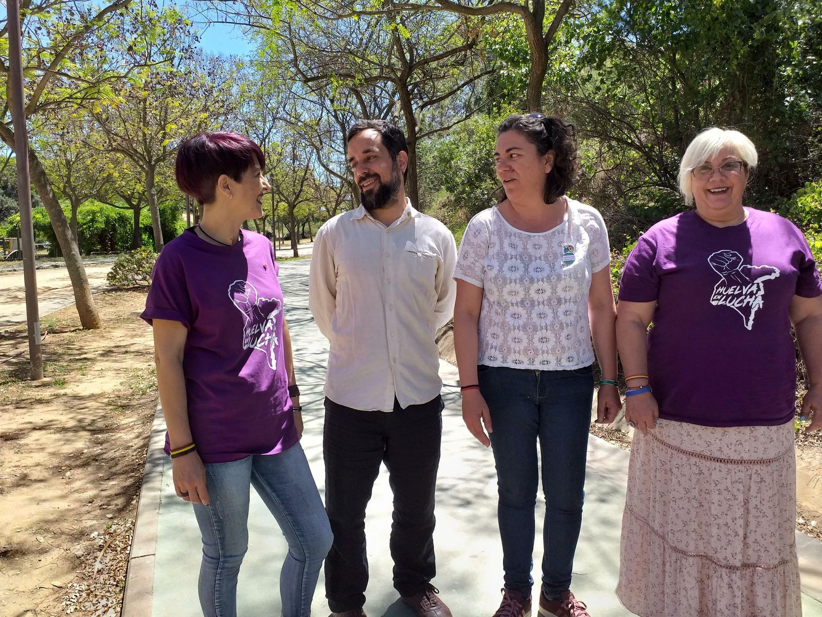 Mónica Rossi y Jesús Amador, junto a otros compañeros de su candidatura visitan el Parque Moret.