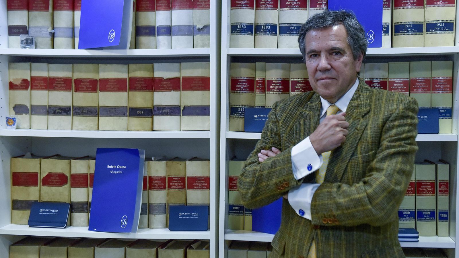 Fernando Osuna, en su bufete