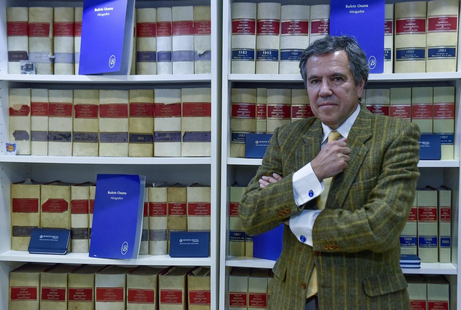 Fernando Osuna, en su bufete