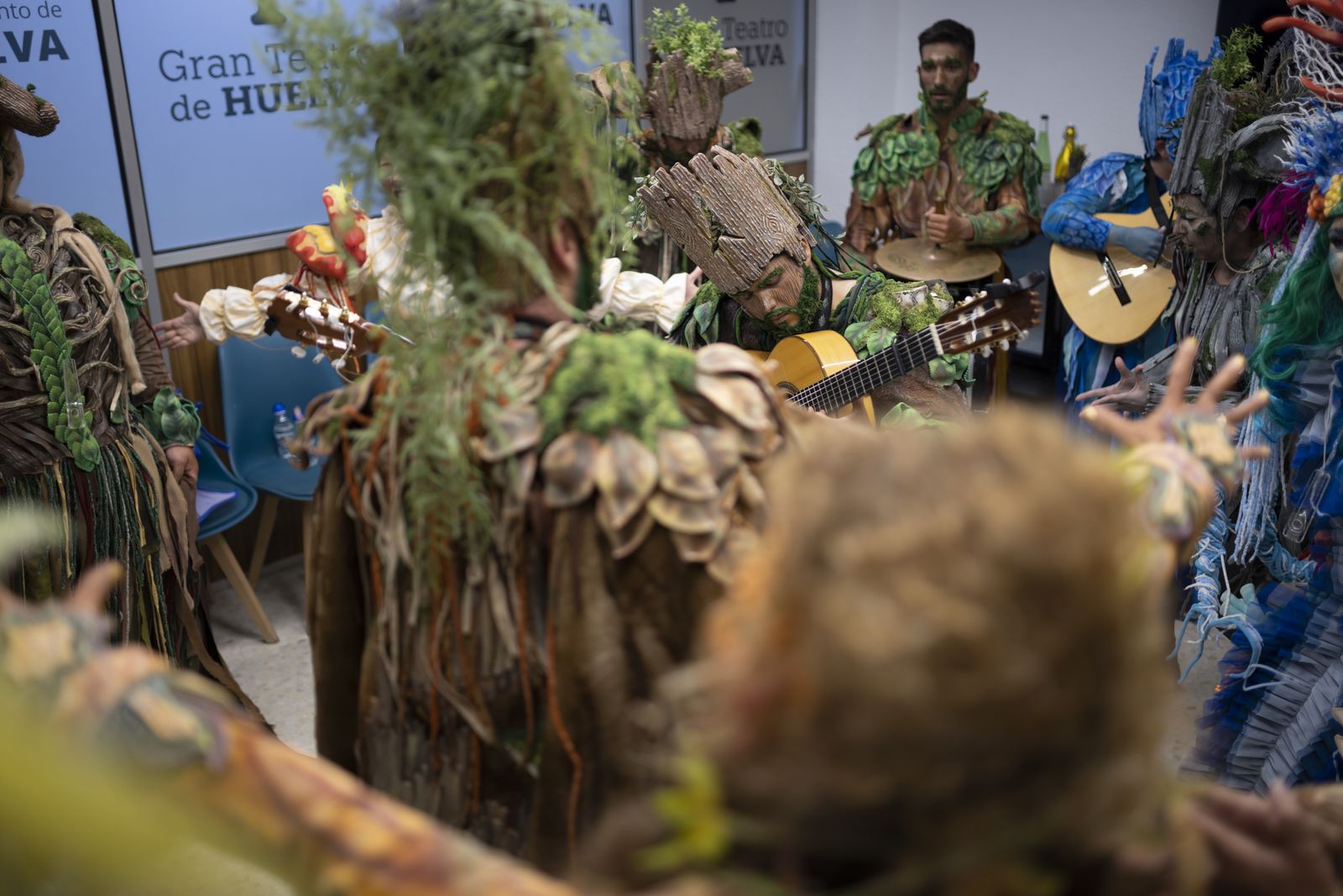 Imágenes de la actuación de la comparsa de Huelva "La vieja verde" en el Carnaval Colombino