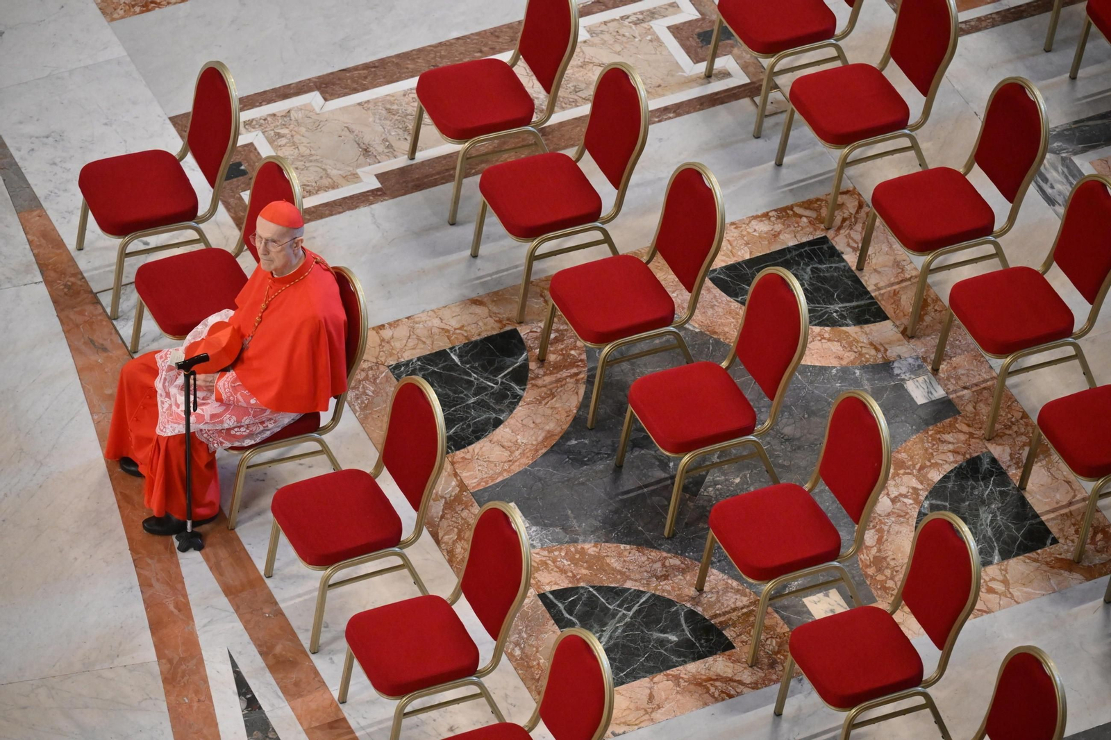 Las imágenes del traslado del féretro del papa Francisco a la Basílica de San Pedro en el Vaticano