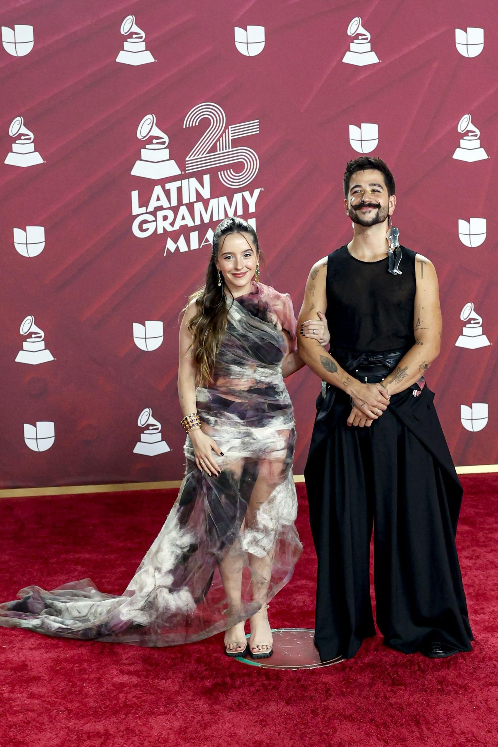 Todos los famosos, tendencias y curiosidades en la alfombra roja de la 25 edición de los Grammy Latinos