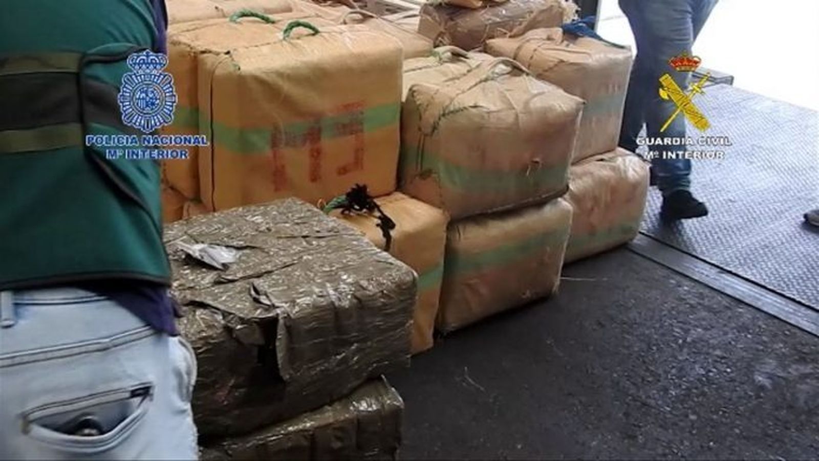 Parte de la droga intervenida.