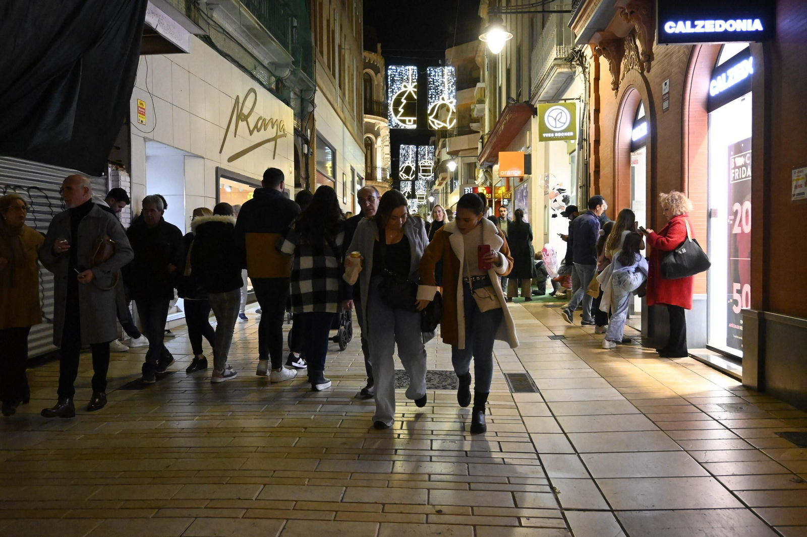 Imágenes del alumbrado navideño en las calles de Huelva