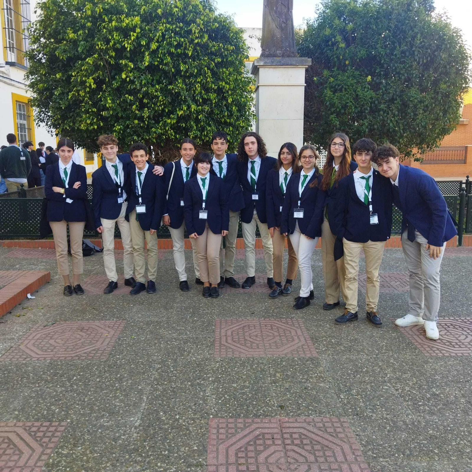 Participantes de los equipos de debate del Liceo Sagrado Corazón en el Torneo Compañía de María.