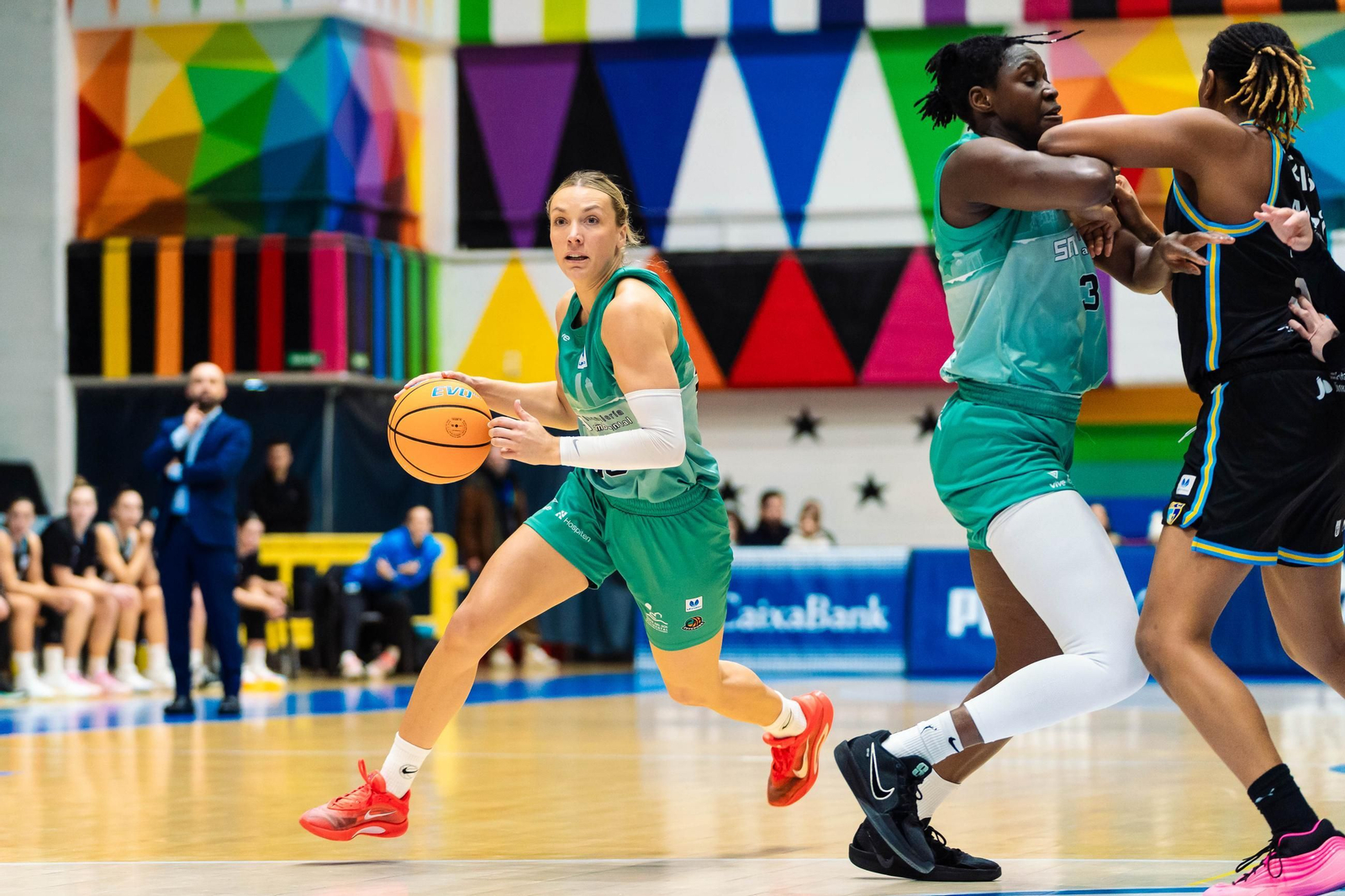 El CAB Estepona da vida al Movistar Estudiantes (85-60)