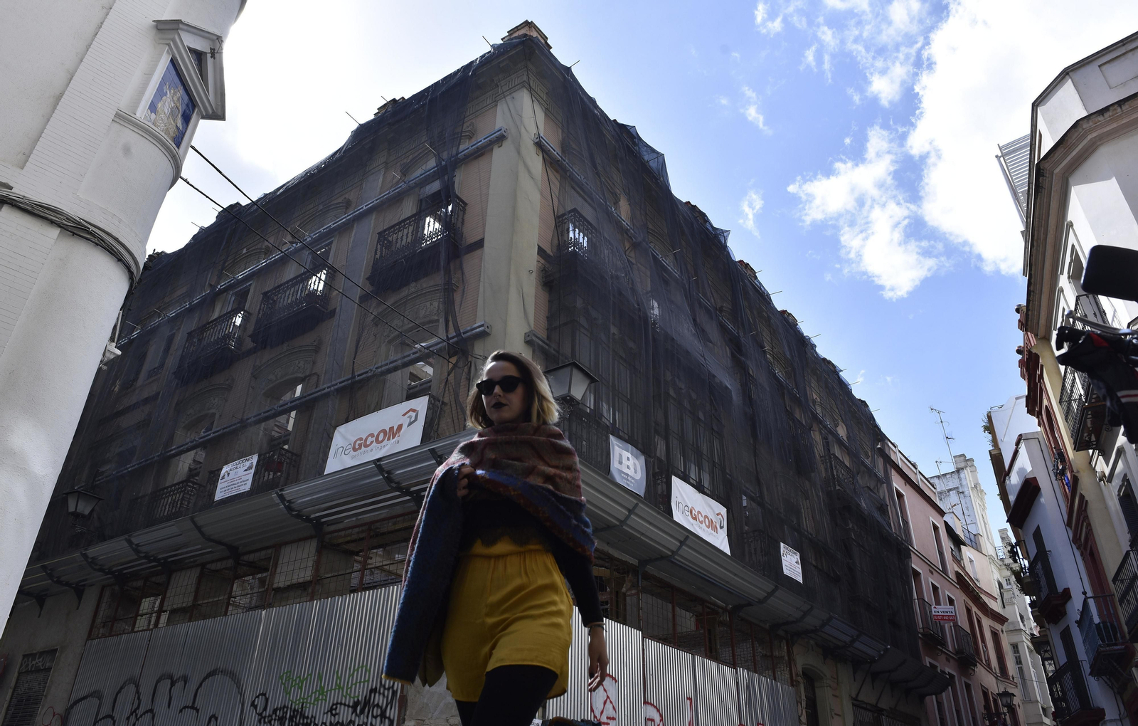 Estado actual del edificio, en la confluencia de las calles Ortiz de Zúñiga y Morería, donde se instalará un hotel de cinco estrellas.