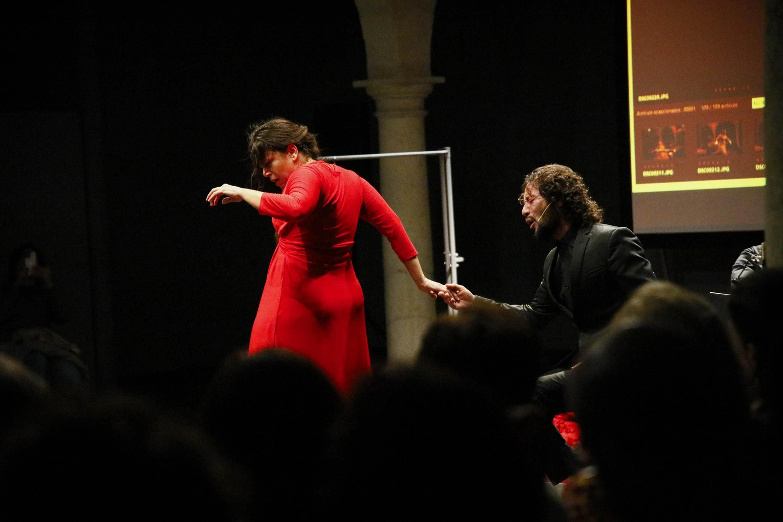 El Centro Andaluz de la Fotografía de Almería presenta el calendario 2025 con la actuación de la bailaora María Moreno, en imágenes