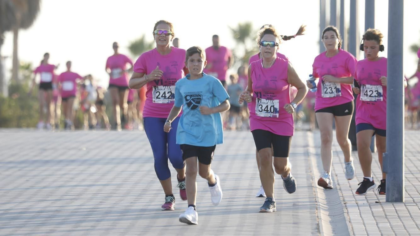 Fotos de la VI Carrera por la Mujer a beneficio de Apron
