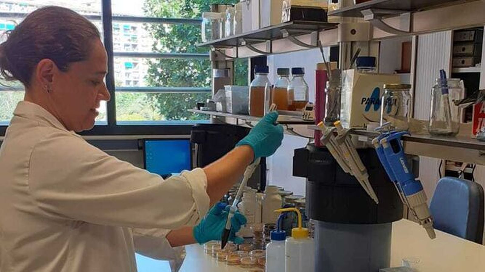 Gloria Andrea Silva en el laboratorio.