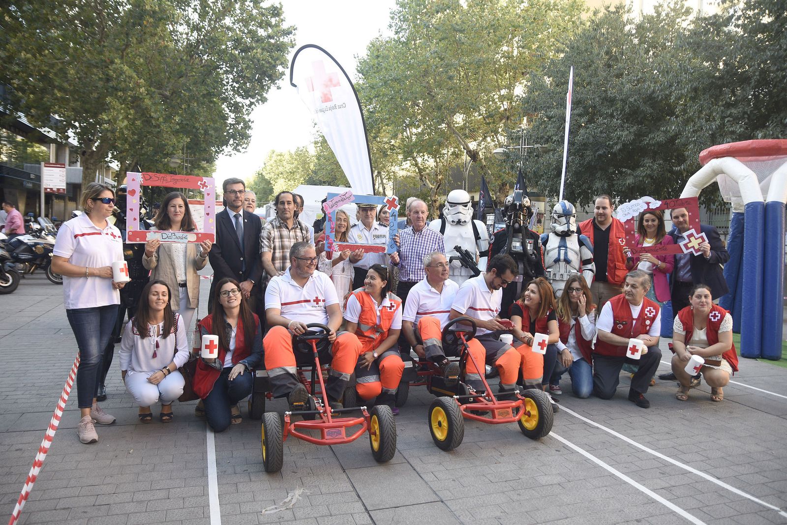 Celebración del Día de la banderita de Cruz Roja.