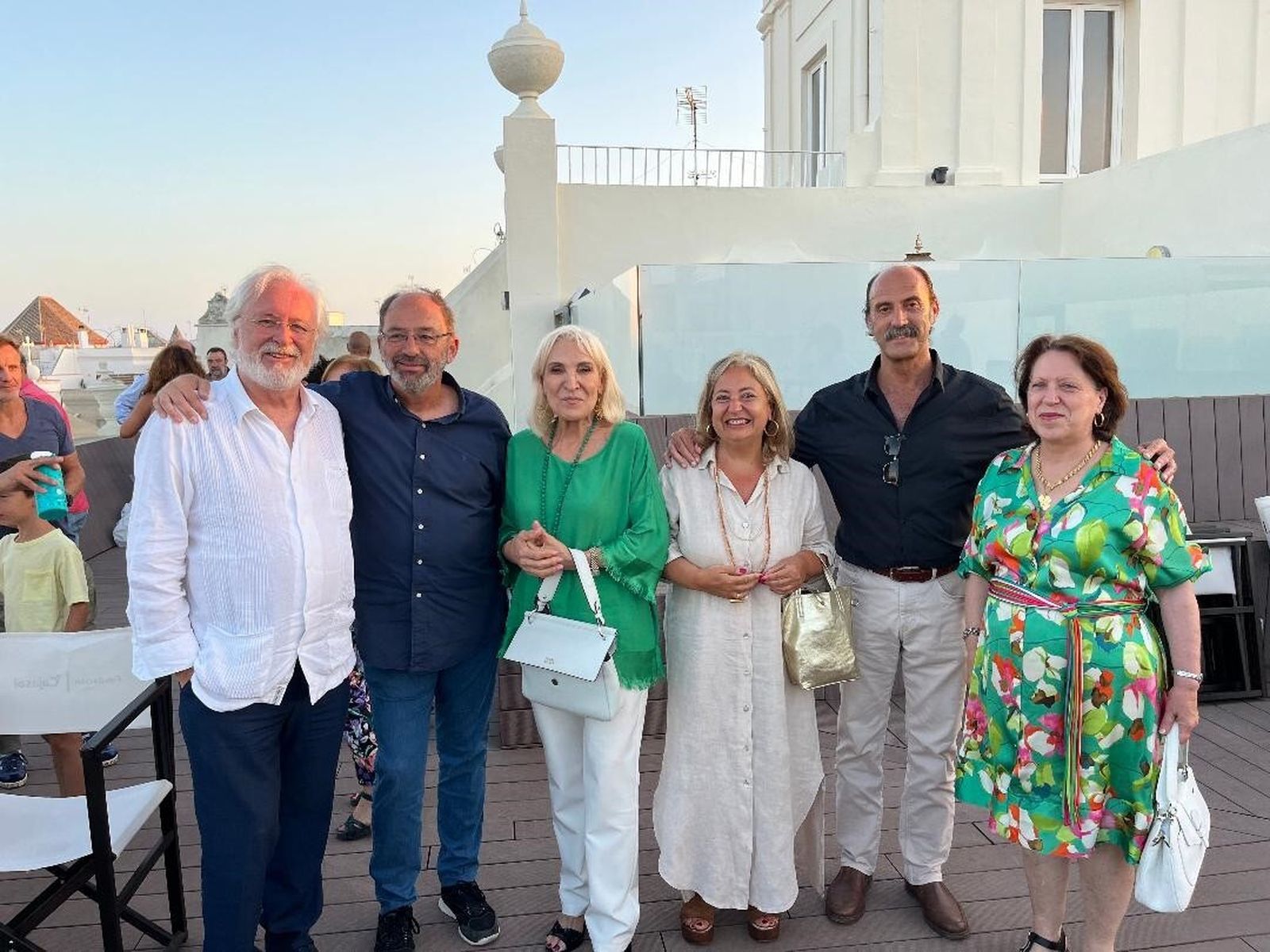 El  escritor Enrique Montiel, Fernando Santiago, Susi Cigüela, Inma Macías, Víctor  de la Cruz y Carmen de Arnaiz.