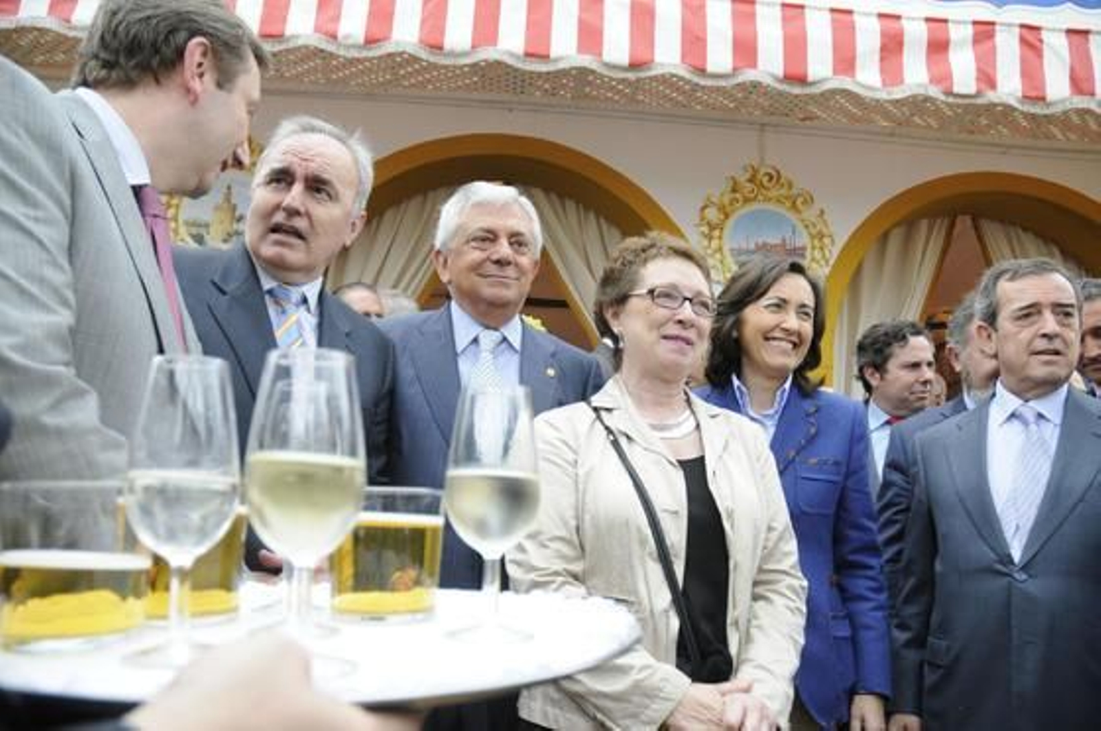 Moisés Sampedro, secretario general de la CES; Francisco Herrero, presidente de la Cámara de Comercio; Carmen Martínez Aguayo, consejera de Hacienda; Rosa Aguilar, consejera de Obras Públicas y Vivienda; y Salvador Fernández, gerente de la Cámara de Comercio.  Foto: Juan Carlos Vázquez