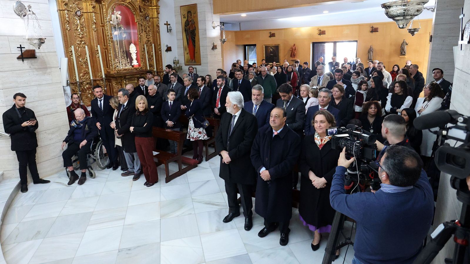 Imágenes de la bendición de María Santísima de los Enfermos y Reina de Todos los Santos