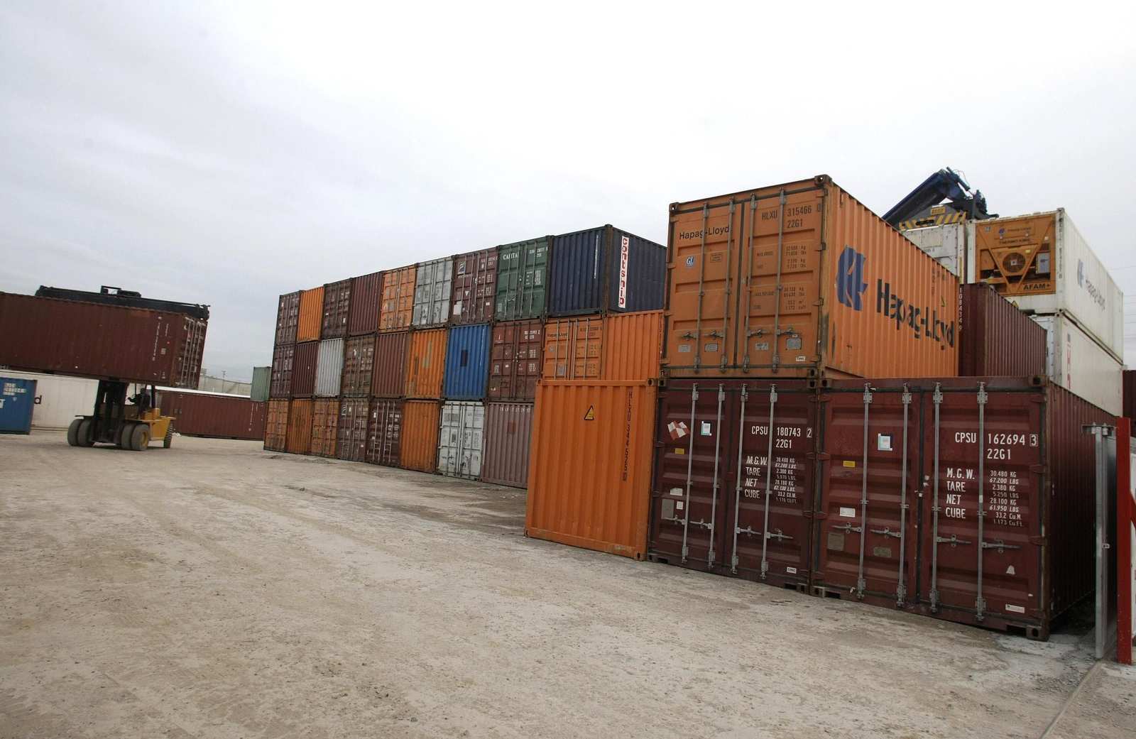 Contenedores, a cuya reparación se dedica Star Container.