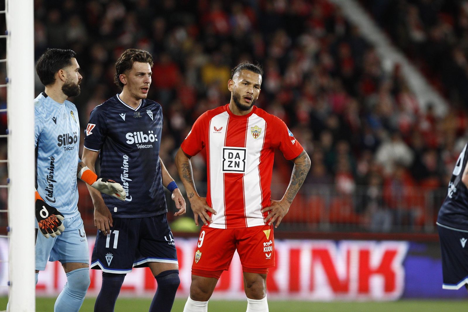 La U.D. Almería empata a uno contra el Cádiz y es campeón de invierno, en imágenes