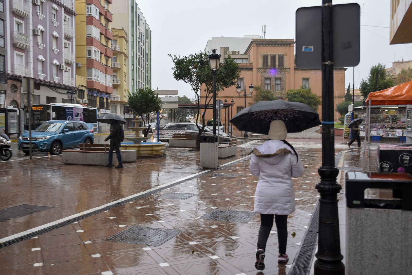 Las fotos de un sábado lluvioso en La Línea