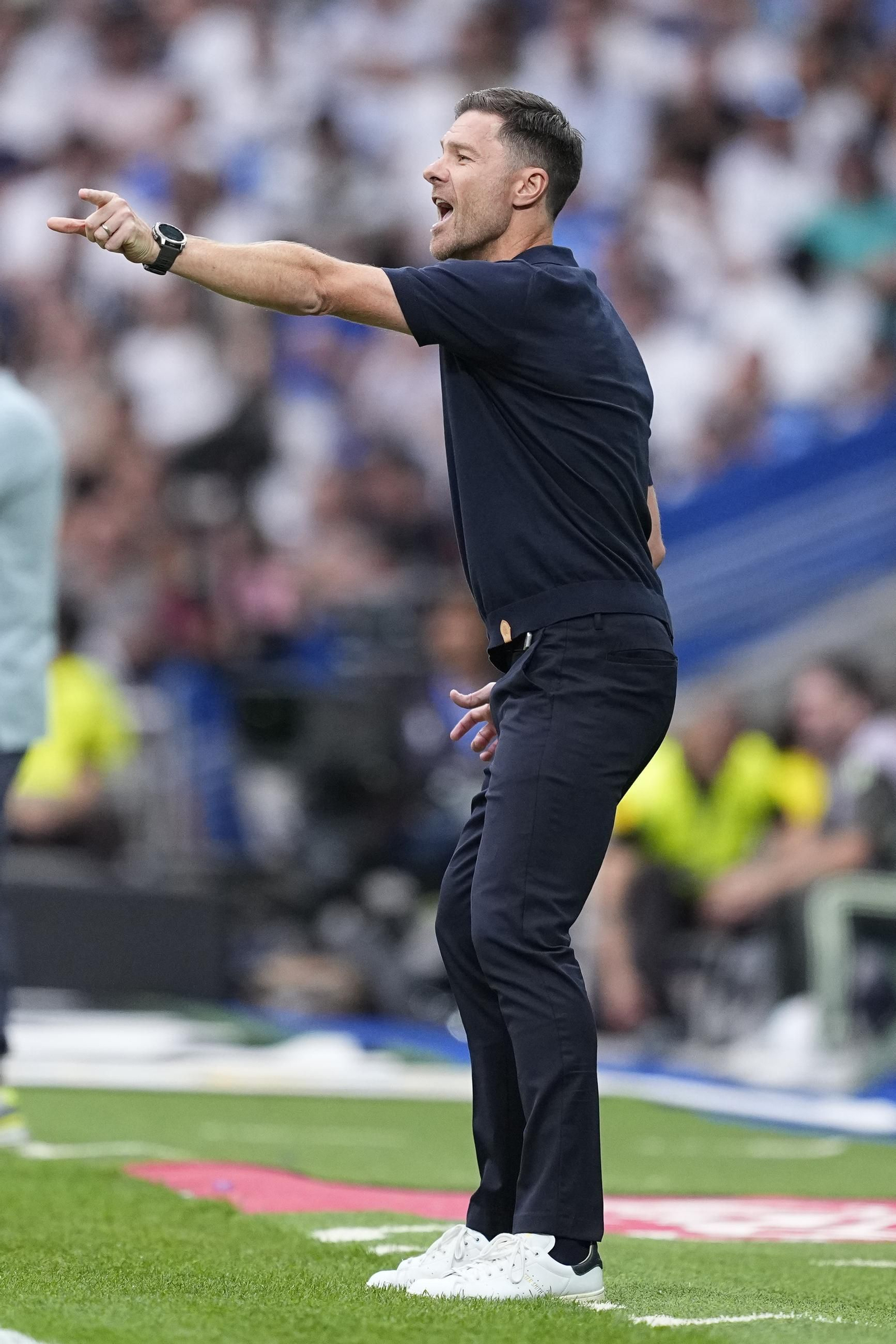 EuropaPress_6970671_Xabi_Alonso_head_coach_of_Real_Madrid_gestures_d.jpg