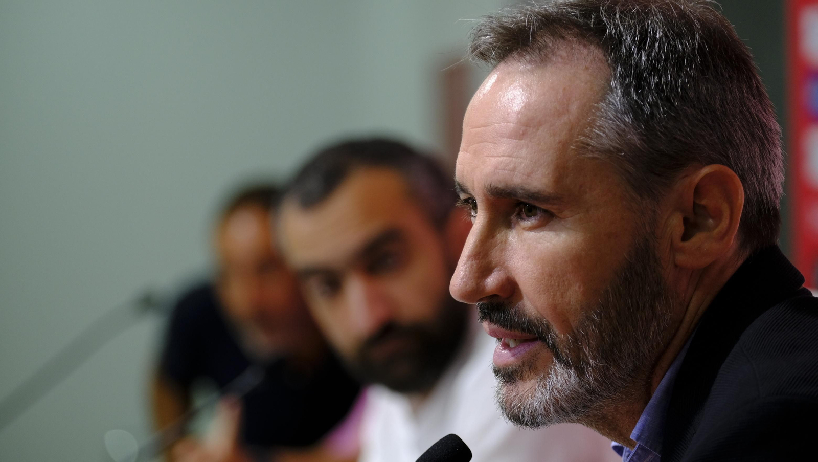 Imágenes de la presentación de Vicente Moreno, nuevo entrenador de la U.D. Almería