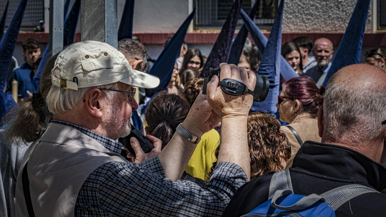 Imágenes de la salida de La Palma en la Semana Santa de Cádiz 2025