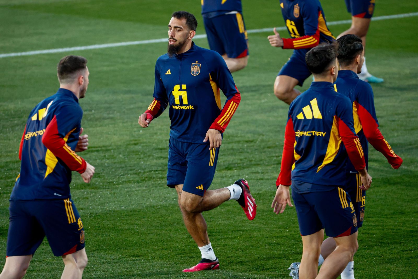 Borja Iglesias, en el entrenamiento de ayer con la selección.