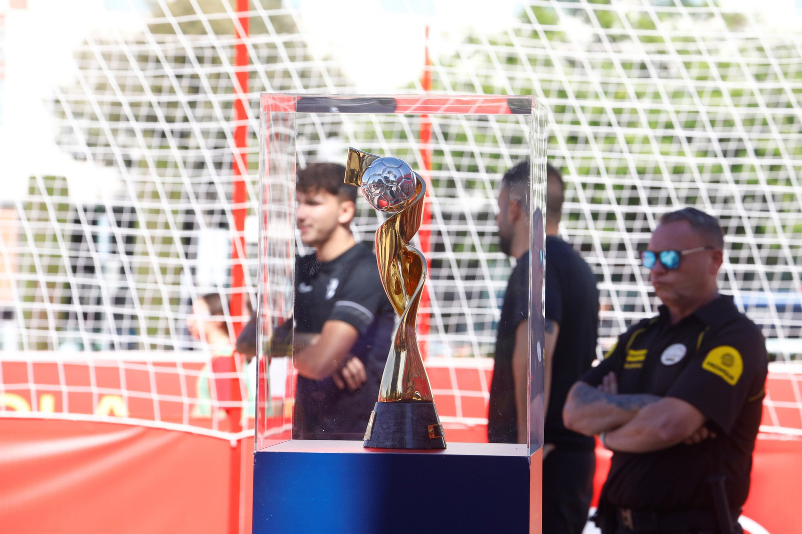 Córdoba se divierte en la 'Fan Zone' previa al partido de España ante Suiza, en imágenes