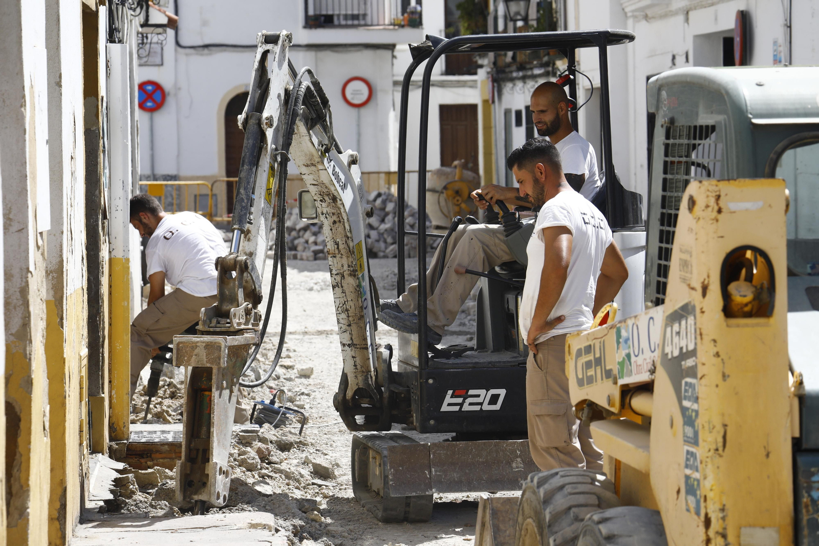Una de las calles de Córdoba en obras este agosto.