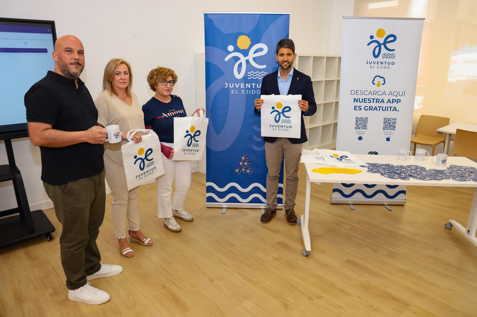 En la nueva imagen corporativa del área de Juventud predominan los colores azul y amarillo.