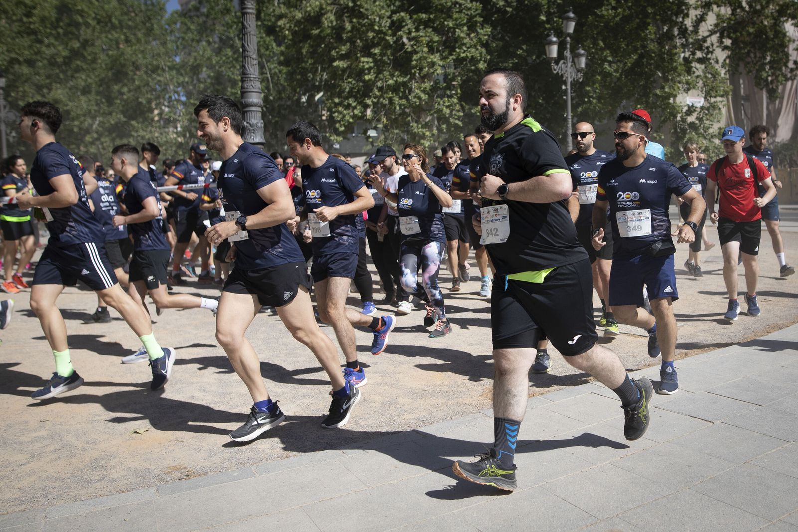 Encuéntrate en las imágenes de la carrera de la Policía Nacional 'Ruta 091'