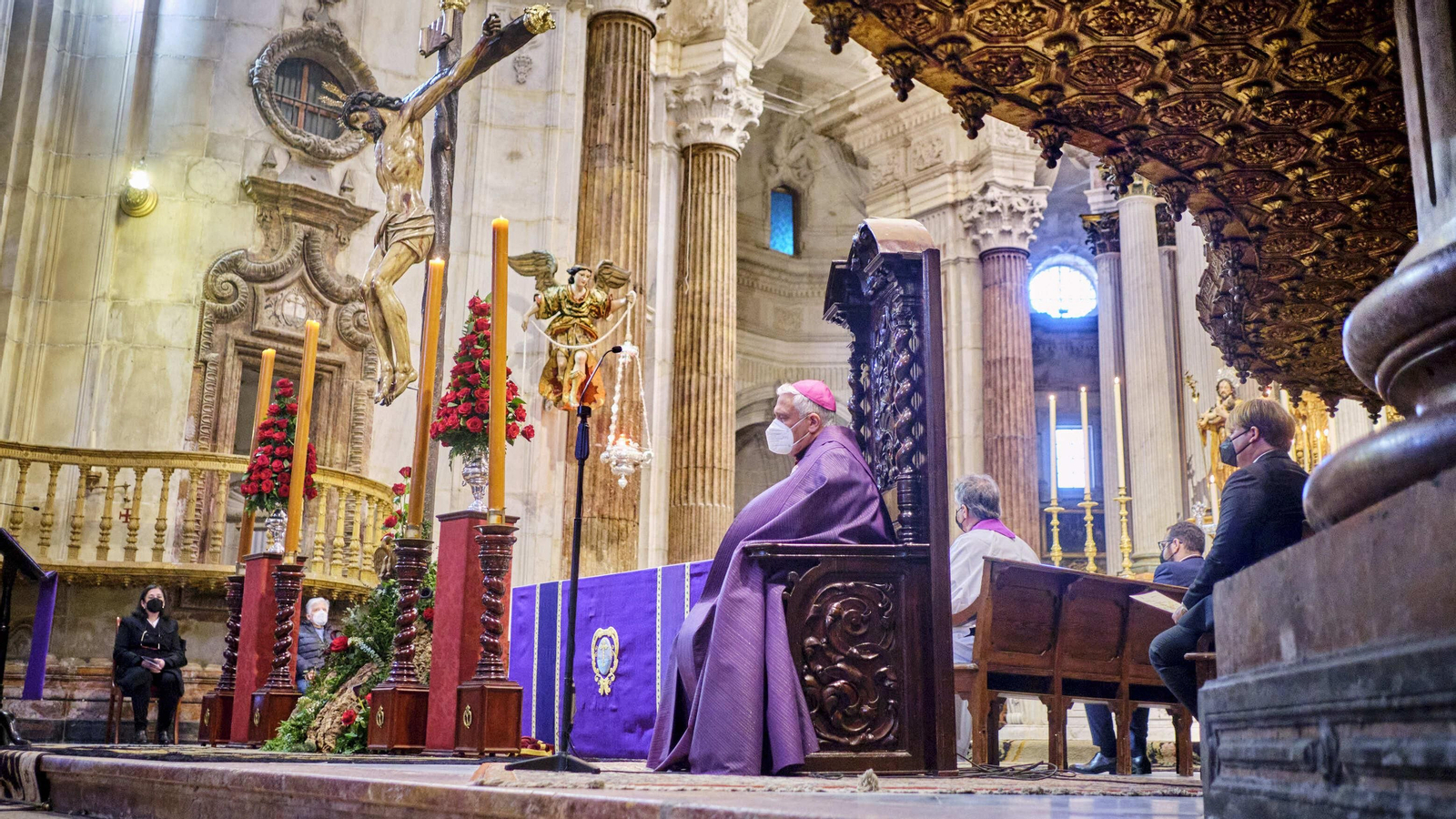 Vía Crucis de Piedad en el interior de La Catedral.