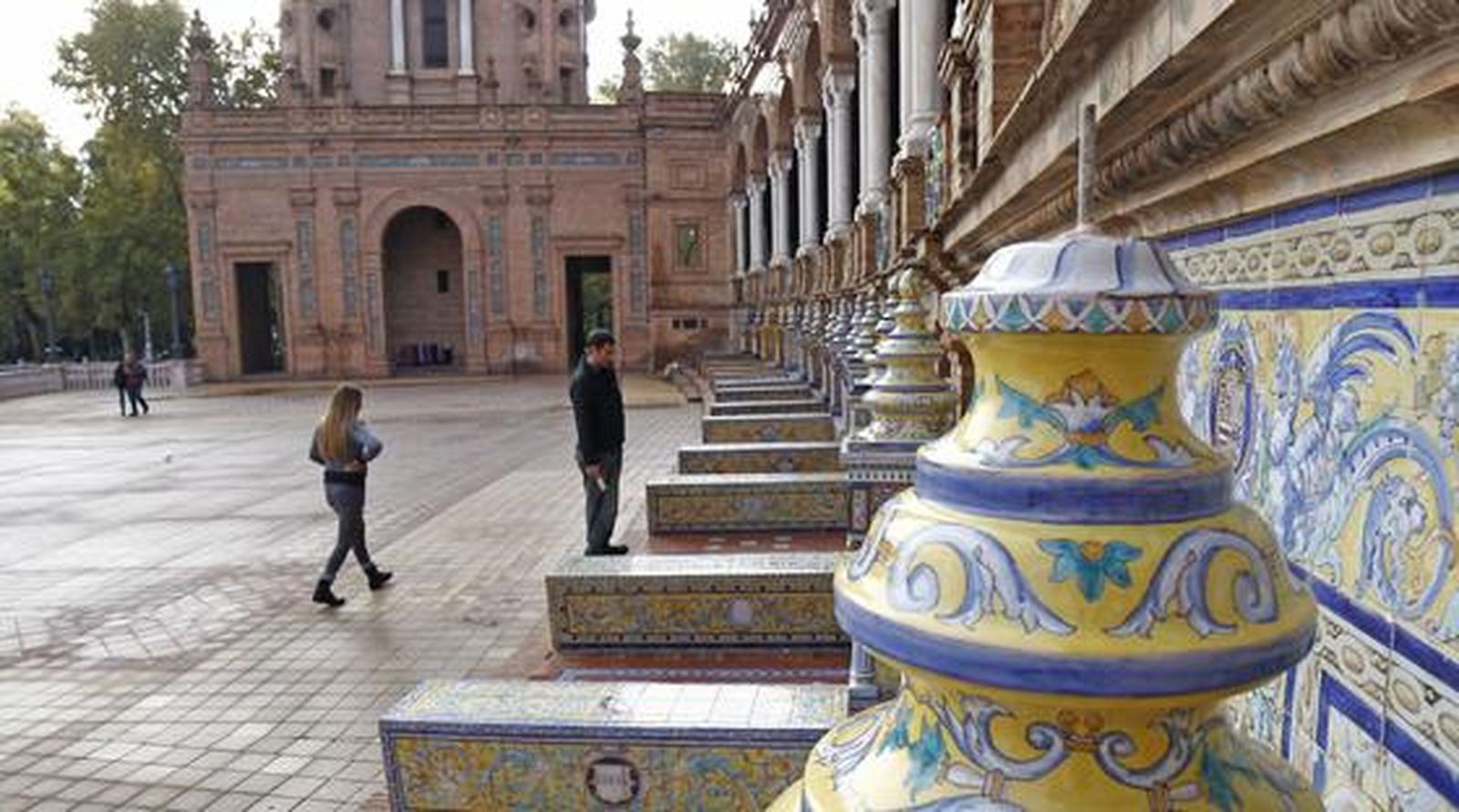 Estado de la Plaza España tras un mes de su inauguración. 

Foto: Antonio Pizarro