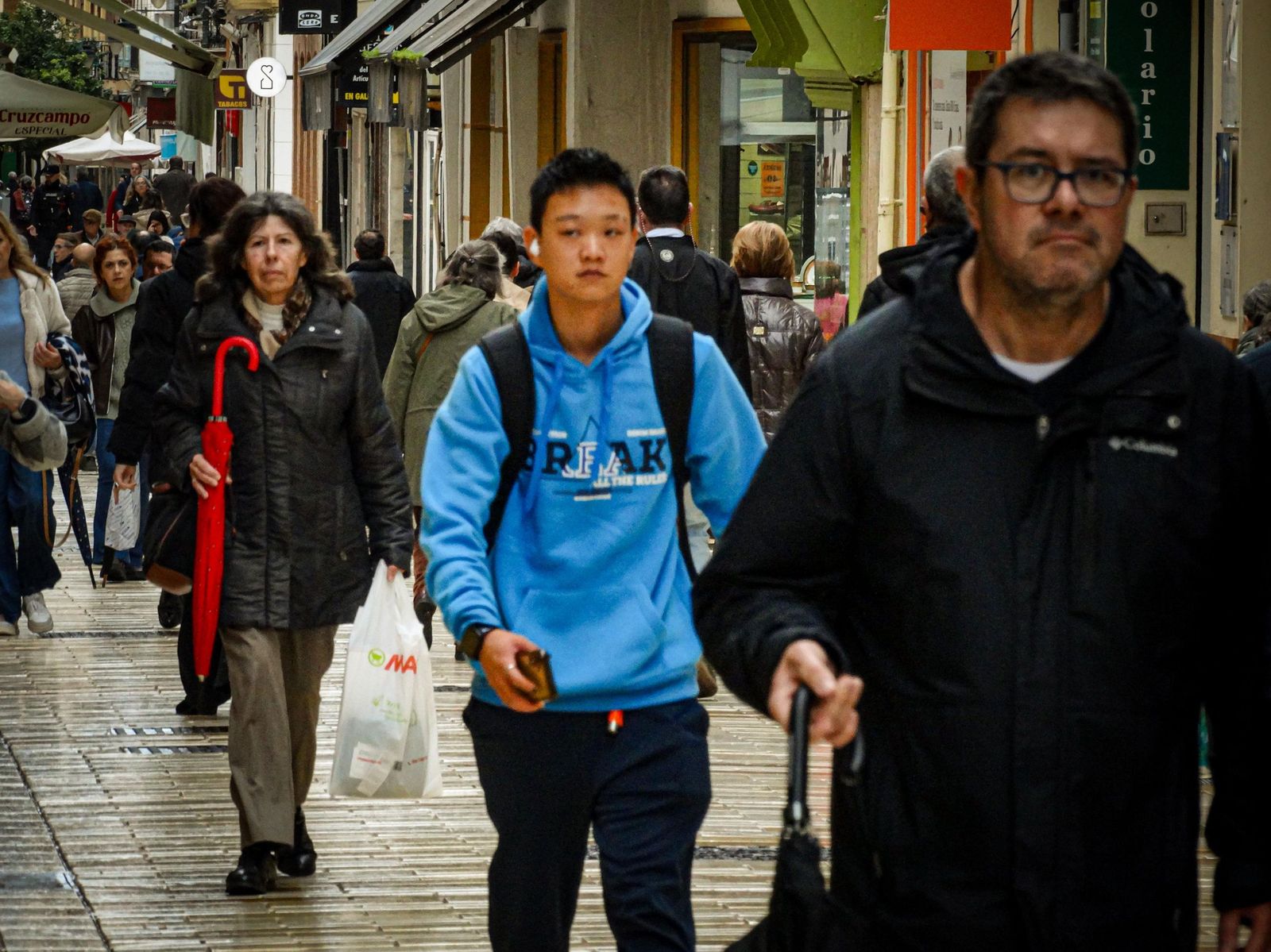 Fotografías del ambiente en la ciudad durante la mañana del lunes