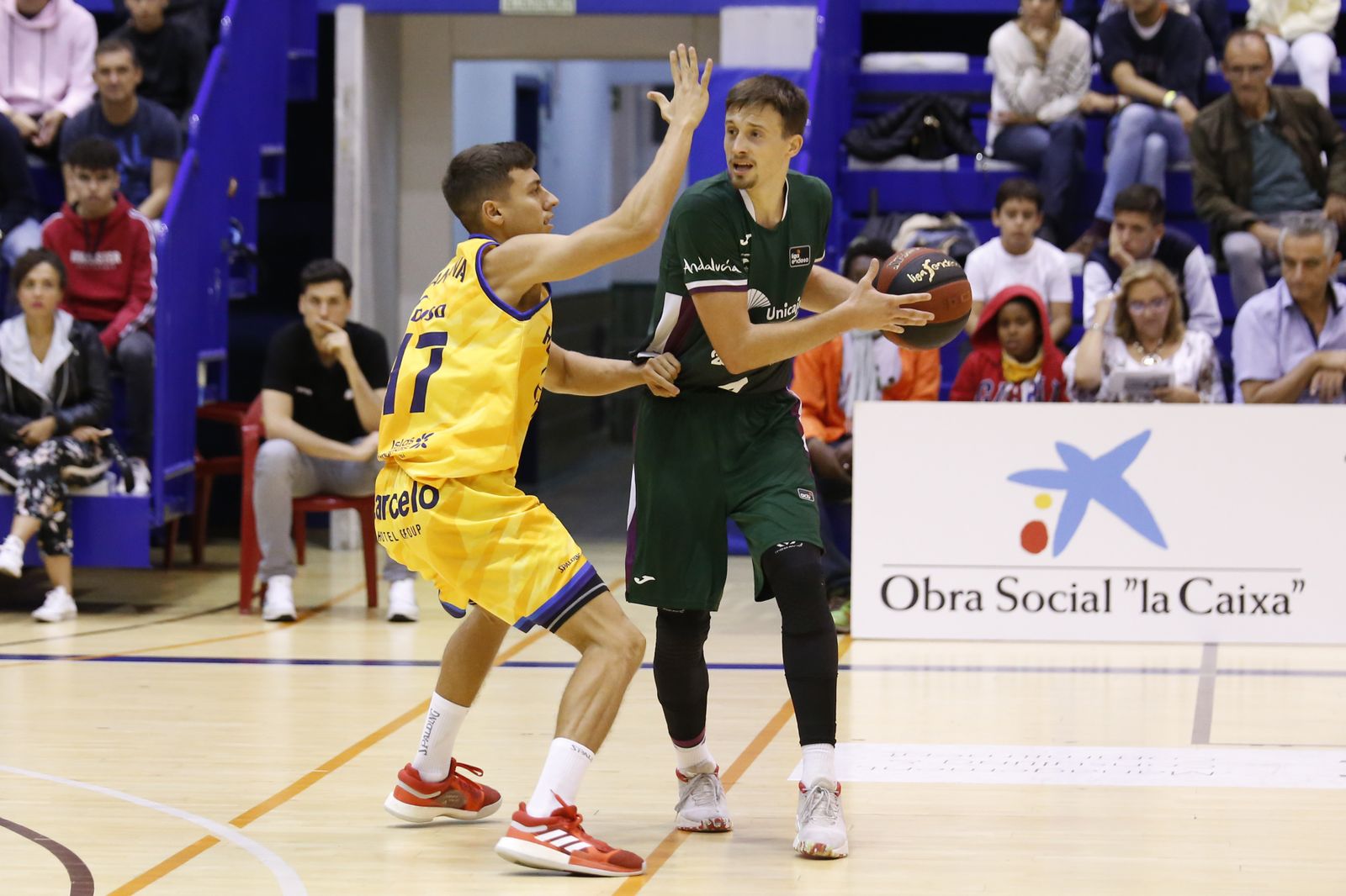La primera victoria del Unicaja, en fotos