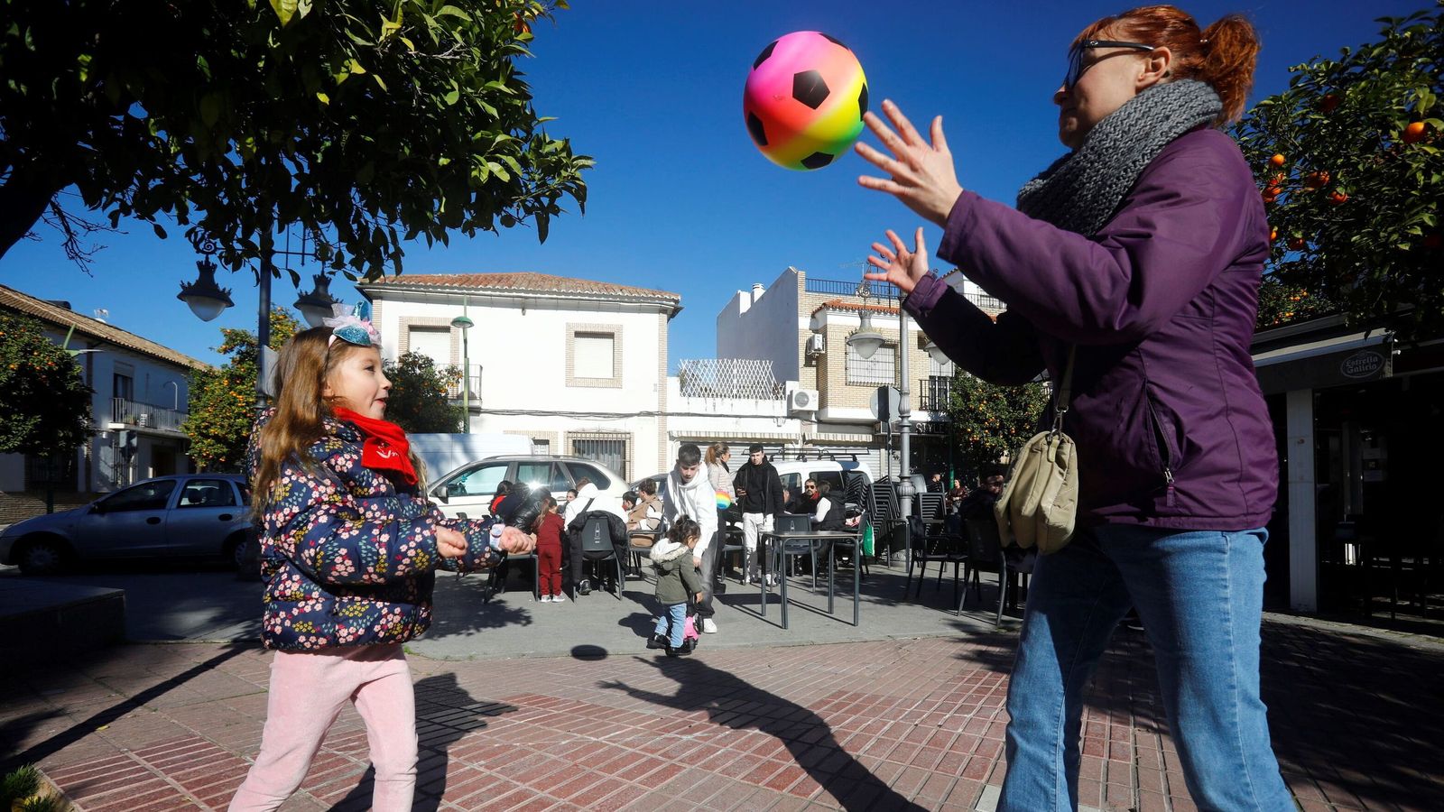 Amanda juega con su madre en Cañero.