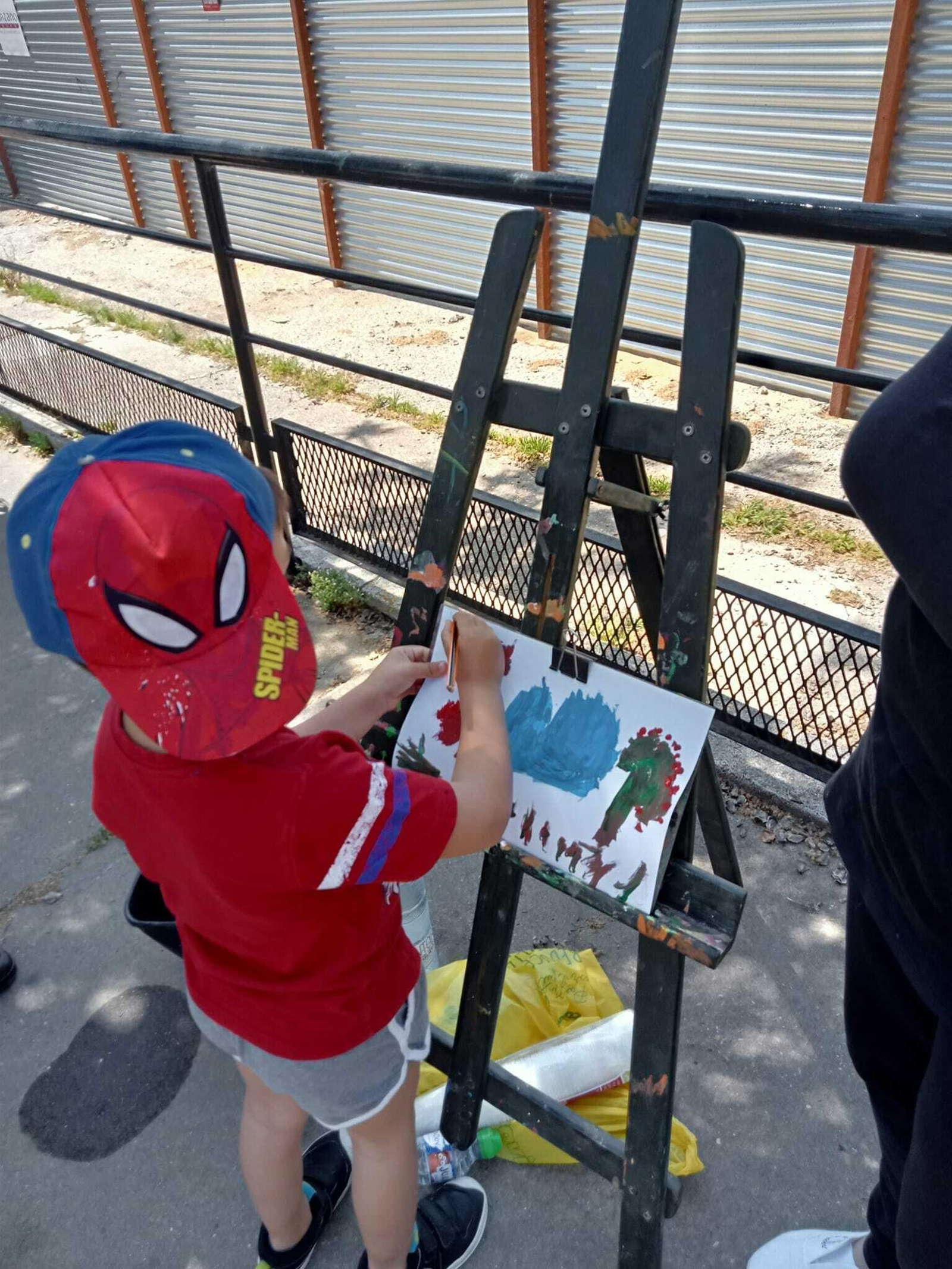 Uno de los niños participantes en la iniciativa.