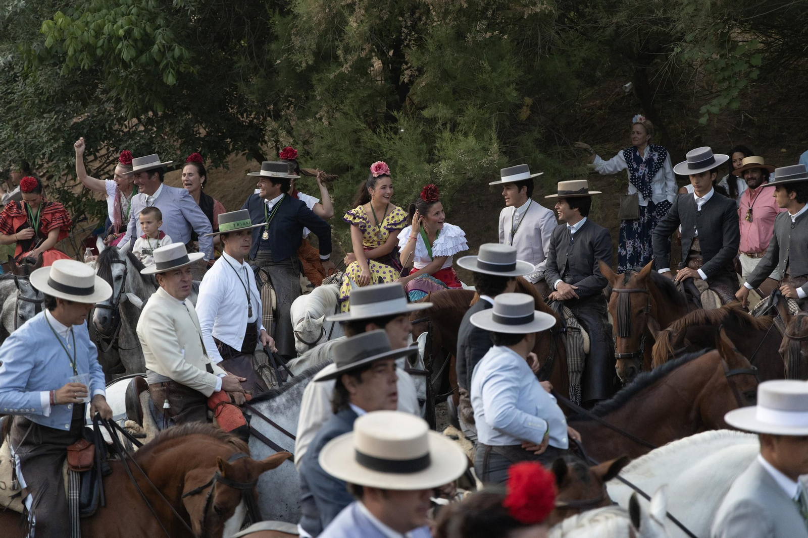 La Hermandad de Triana y Sevilla a su paso por el Vado de Quema