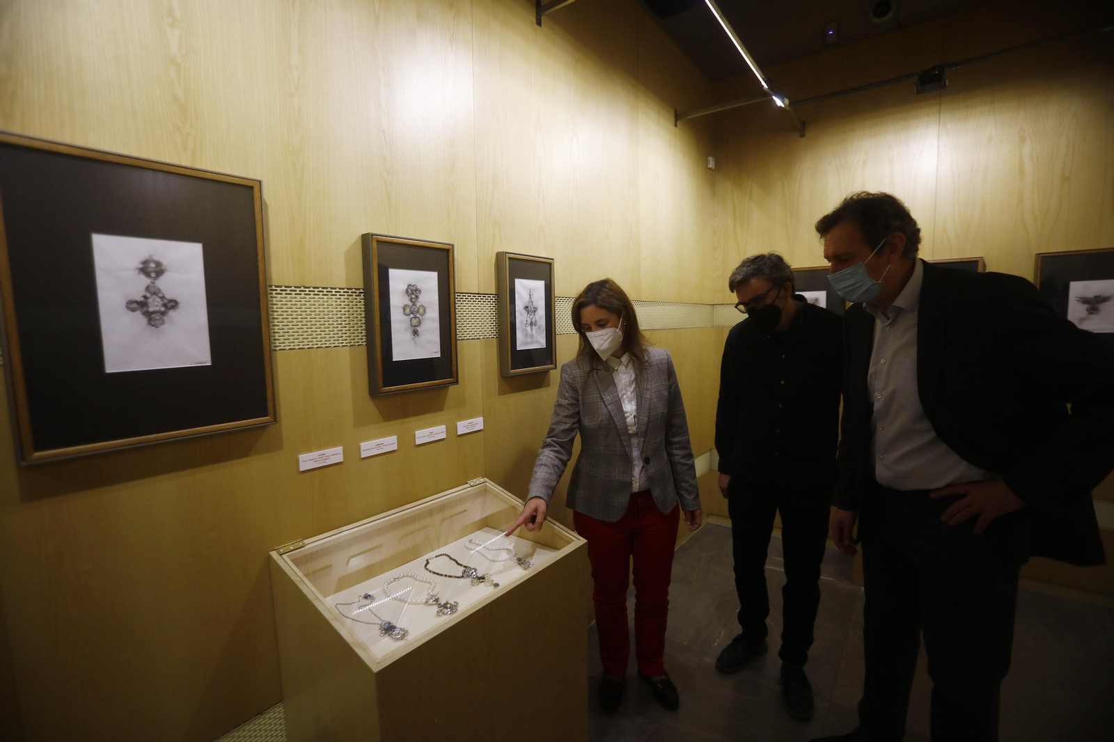 Exposición de joyas inspiradas en Julio Romero de Torres.