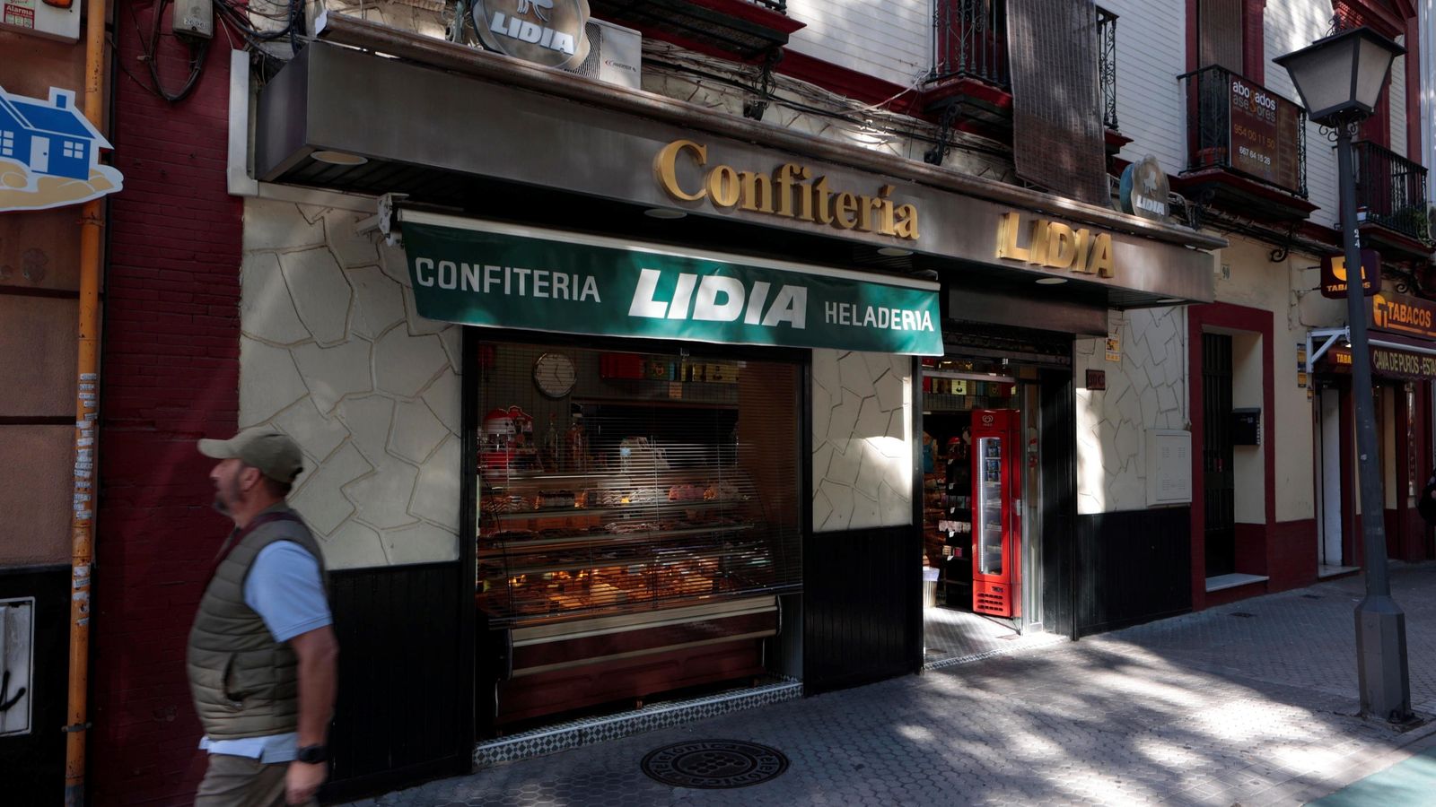 Negocios en la calle San Jacinto.