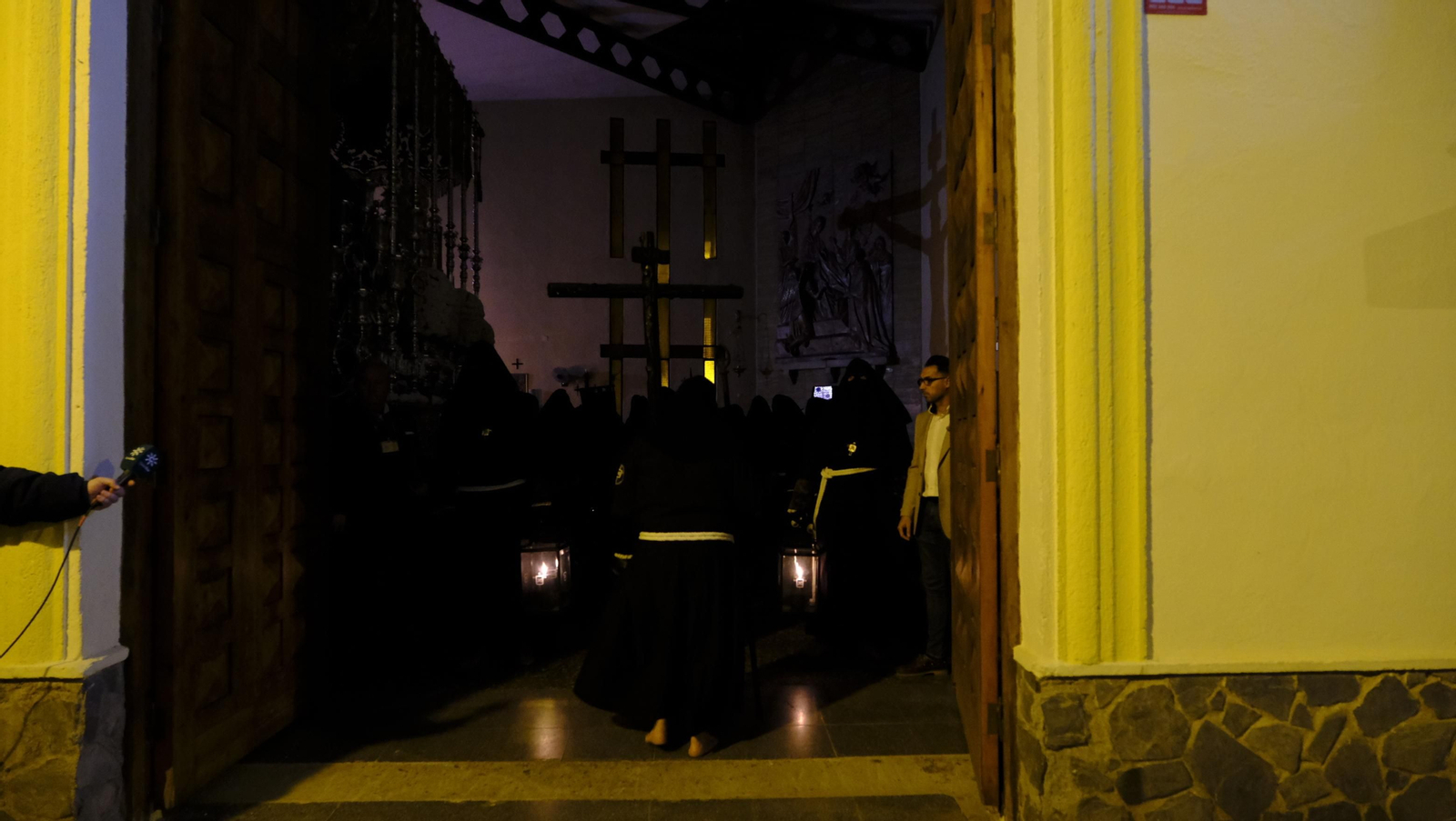 Las mejores imágenes de la Procesión del Perdón, en la noche del Martes Santo en Almería